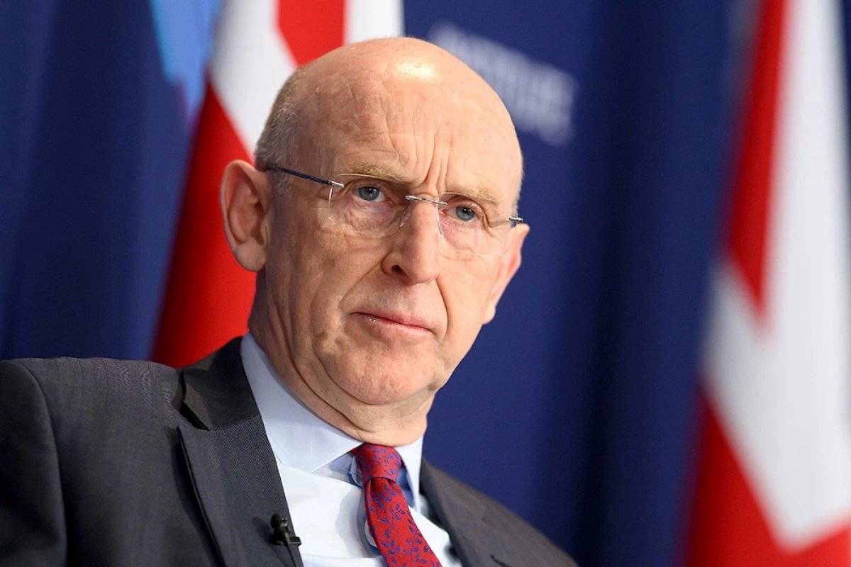 Джон Хийли, министър на отбраната на Великобритания